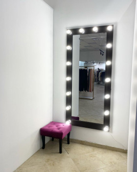 Черное гримерное зеркало с подсветкой лампочками 175х80 см
